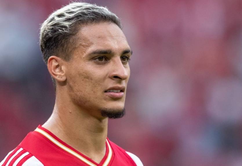 Ван Бастен раскритиковал Манчестер Юнайтед за выложенные 100 млн евро за Антони Ван Бастен раскритиковал Манчестер Юнайтед за выложенные 100 млн евро за Антони