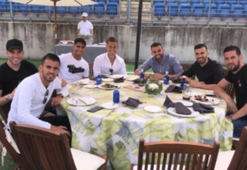 Игроки Реала сходили на шашлык перед поездкой в Киев Игроки Реала сходили на шашлык перед поездкой в Киев