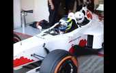 Слепой болельщик погонял на болиде Формулы-1