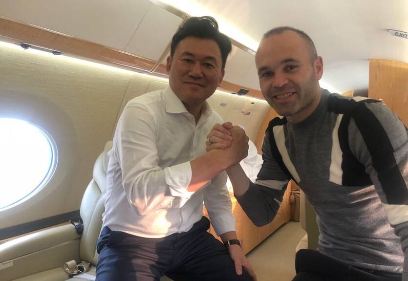 Иньеста отправился в Японию Иньеста отправился в Японию