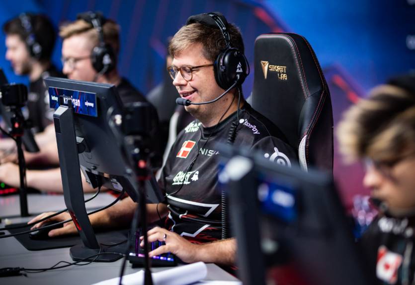 ESL Pro League S16: онлайн-трансляция решающего матча FaZe - BIG