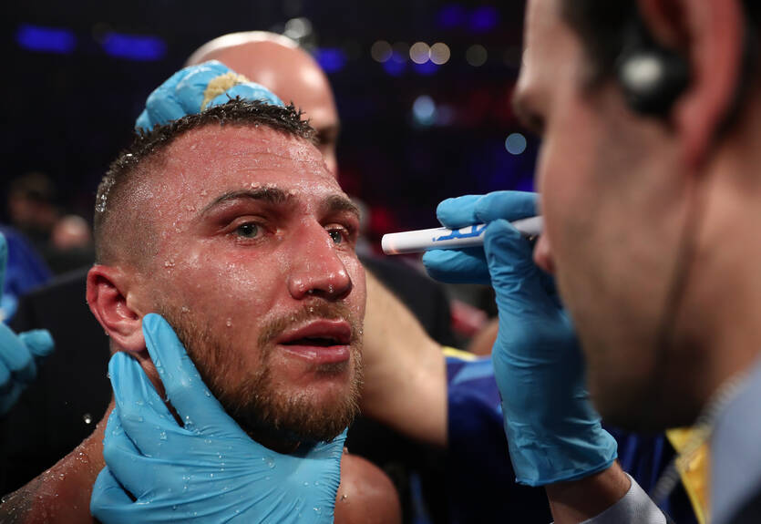 Ломаченко требуется операция