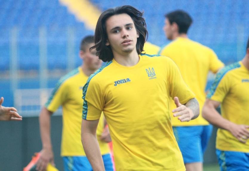 Шапаренко и Бурду забросали салфетками на их посвящении в сборную