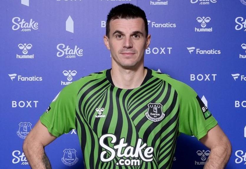 Новий одноклубник Миколенка: Евертон підписав ще одного воротаря