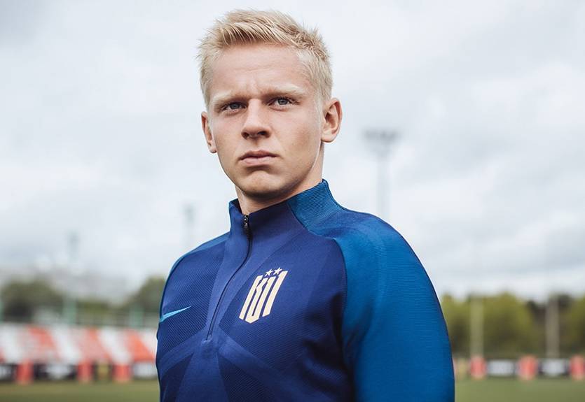 Зинченко похвастался коллекцией футболок Зинченко похвастался коллекцией футболок