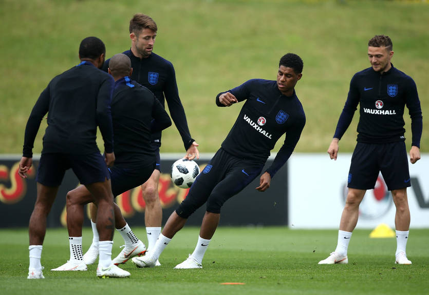 Сборная Англии решила скрыть тактические новинки, заказав 4-х метровый забор вокруг базы