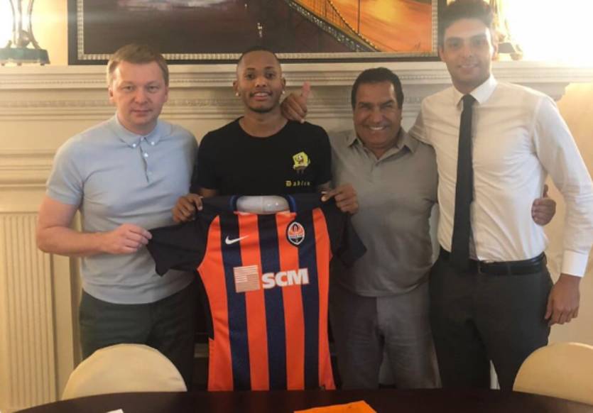 twitter.com/fellucena