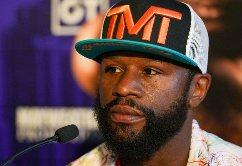 Мейвезер нокаутував бійця MMA у виставковому поєдинку