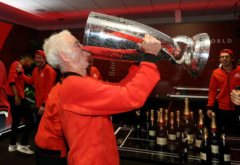 Шестидесятилетние танцы: тренер команды Мира отпраздновал победу на кубке Лэйвера