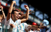 Аргентинцы шумно отпраздновали победу Нигерии над Исландией, словно собственную