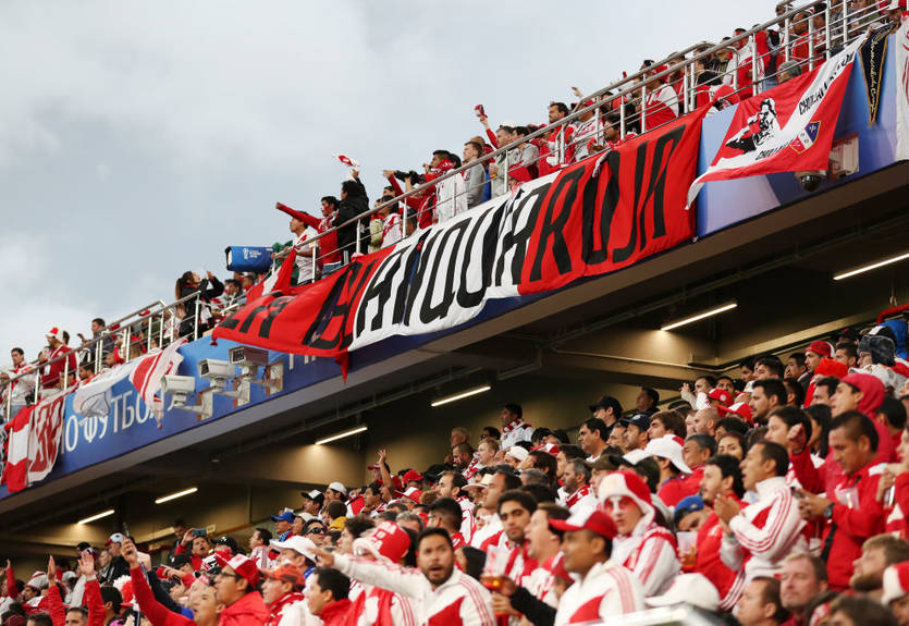 Самолет с фанатами сборной Перу загорелся при посадке в Москве