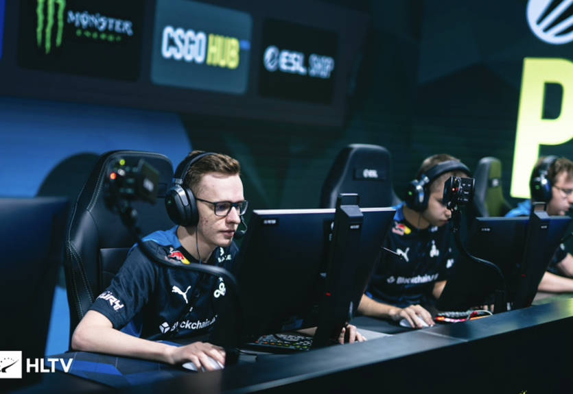 Cloud9 у напруженому матчі обіграли FaZe