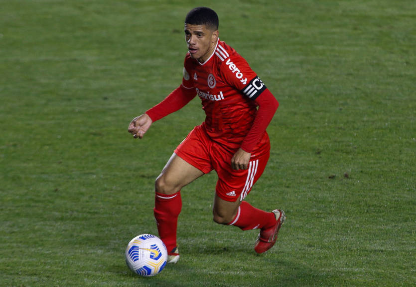 Бразильский клуб намерен разорвать контракт с экс-игроком Шахтера