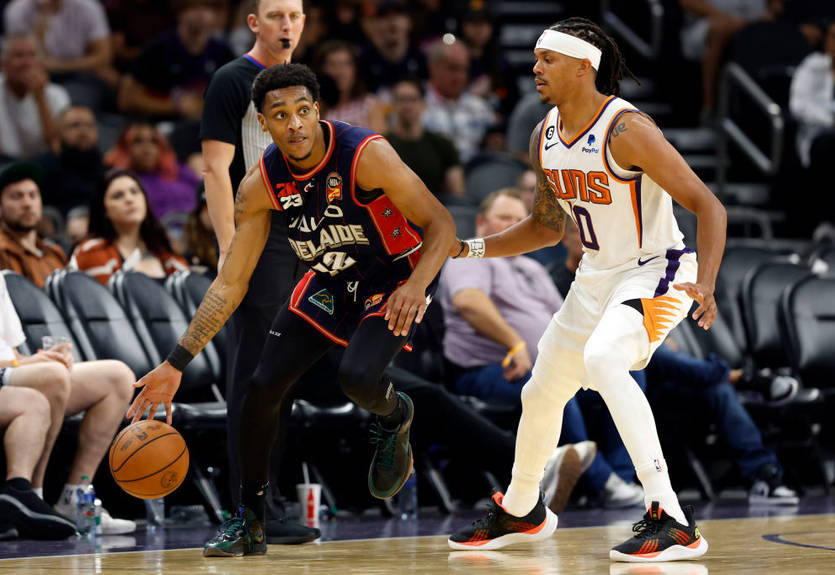 Финикс сенсационно уступил Аделаиде в рамках предсезонного матча