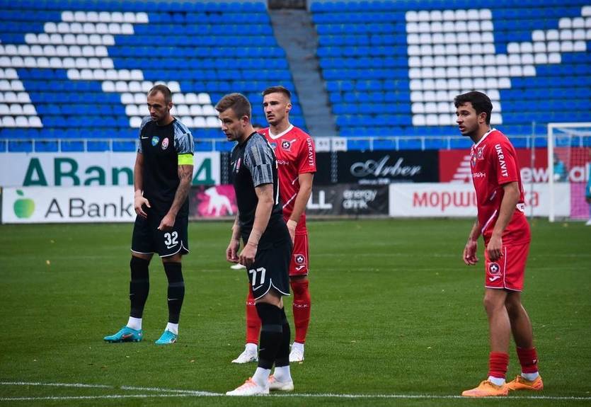 Кривбас після матчу із Зорею обурився російськими версіями емблем клубів, запропонувавши використати українські варіанти