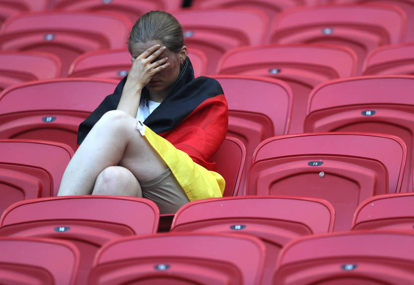 Немцы взялись за голову и драка фанатов: лучшие фото дня на ЧМ-2018