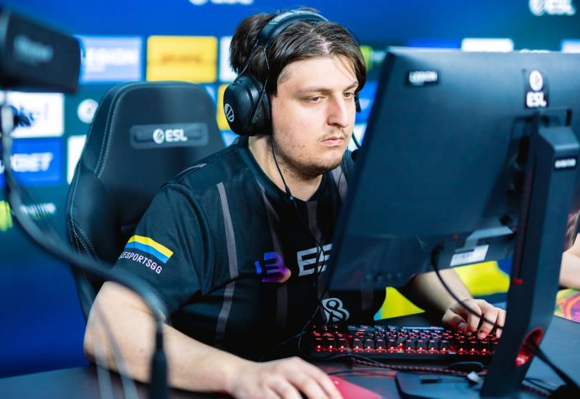 Украинцы из B8 проиграли Cloud 9 в первом матче на RMR