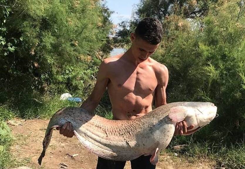 Полузащитник Ман Сити показал Зинченко, куда нужно ехать ради удачной рыбалки