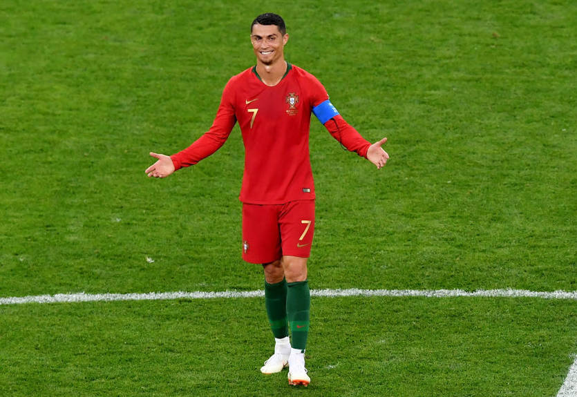 Роналду развлекся зажигательными танцами накануне игры с Уругваем