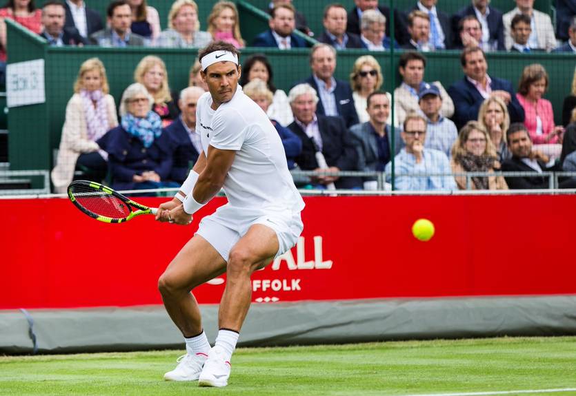 Надаль снялся в рекламном ролике теннисной игры, обыграв легендарного Марио Надаль снялся в рекламном ролике теннисной игры, обыграв легендарного Марио