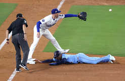 Плей-офф MLB: Лос-Анджелес Доджерс выиграли Мировую серию, одолев Торонто Блю Джейс