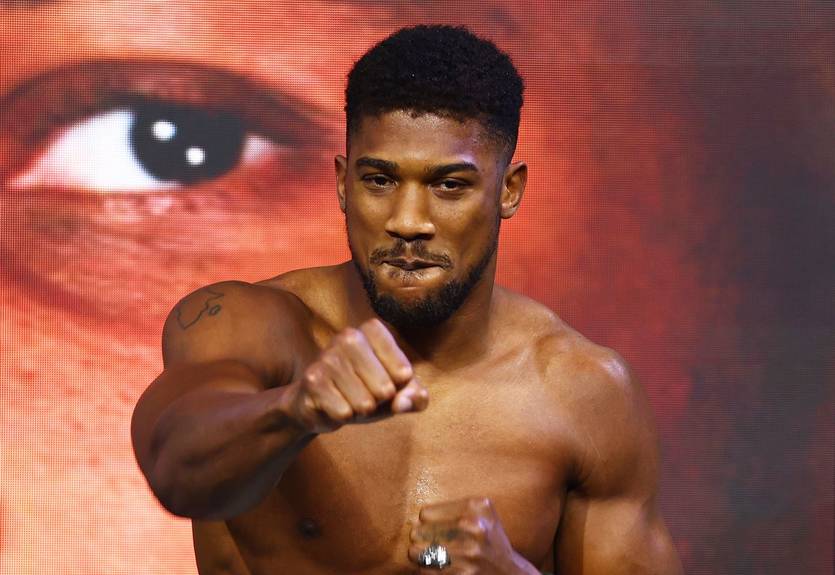 Джошуа продемонстрував силу свого удару