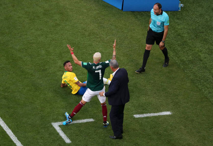 Семье мексиканского защитника угрожают из-за Неймара Семье мексиканского защитника угрожают из-за Неймара