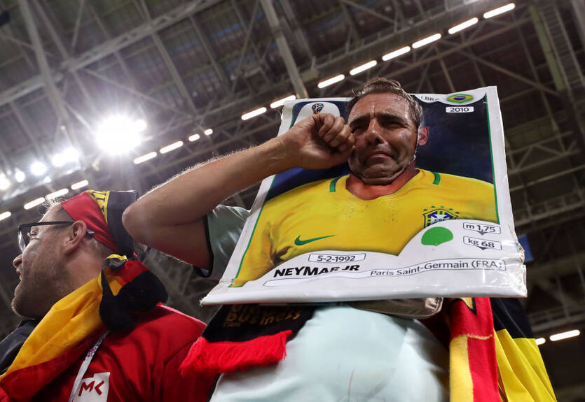 Слезы Бразилии, счастье победителей: лучшие фото дня на ЧМ-2018 Слезы Бразилии, счастье победителей: лучшие фото дня на ЧМ-2018