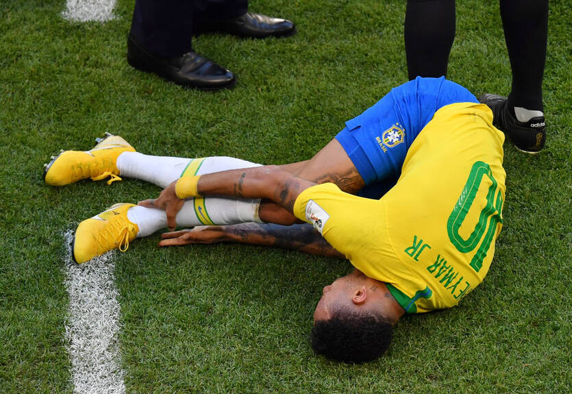 В Мексике развлекают публику, пародируя Неймара