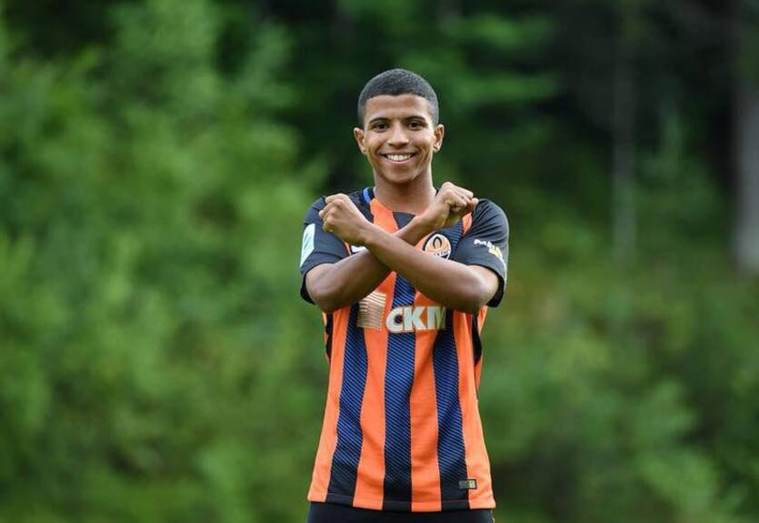 Шахтер представил 19-летнего бразильца Шахтер представил 19-летнего бразильца