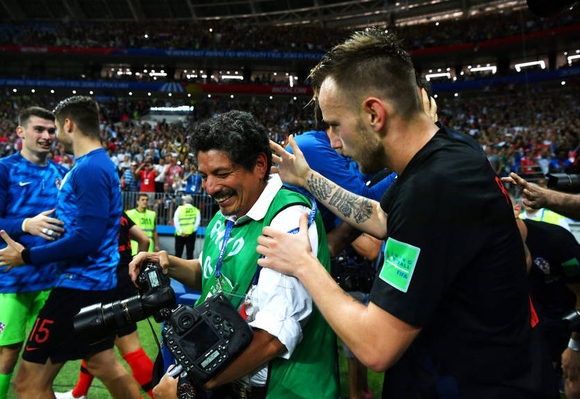 Фотограф, которого хорваты сбили, празднуя гол: Такое со мной в первый раз Фотограф, которого хорваты сбили, празднуя гол: Такое со мной в первый раз