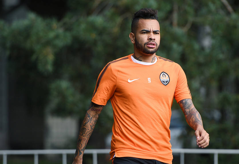 Бразильский клуб намерен вернуть себе Дентиньо Бразильский клуб намерен вернуть себе Дентиньо