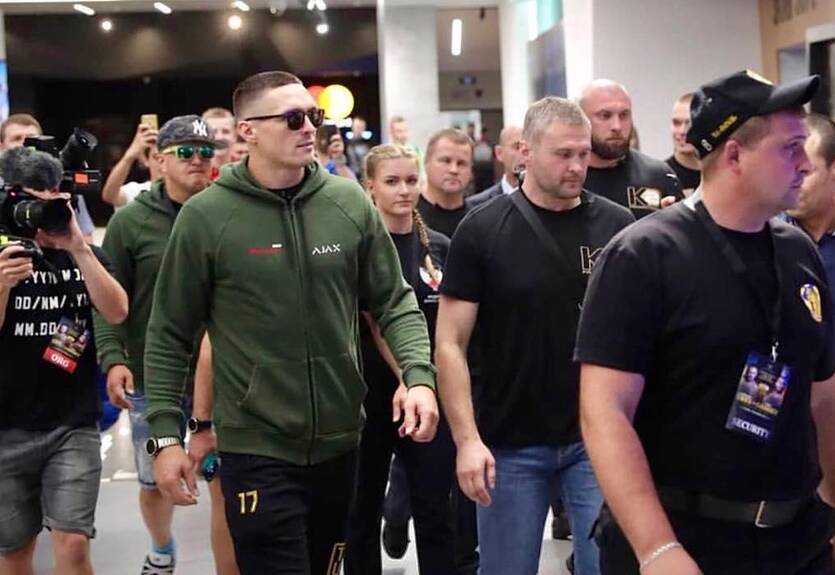 На тренировку Усика в Москве пришло много украинских болельщиков