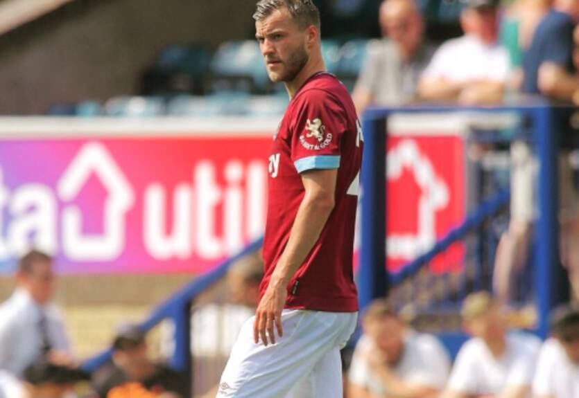 Ярмоленко заставляет партнеров по Вест Хэму слушать Верку Сердючку