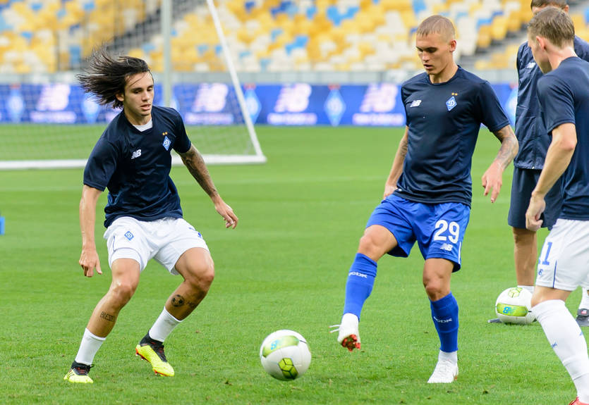 Дождь на удачу: как Динамо под ливнем в новой форме тренировалось Дождь на удачу: как Динамо под ливнем в новой форме тренировалось