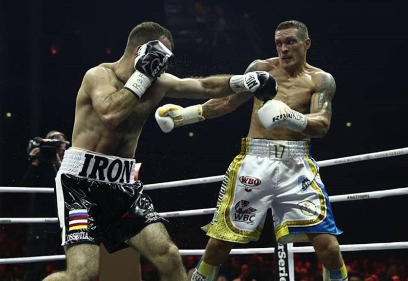 Батя в здании: Усик дал волю эмоциям после боя Батя в здании: Усик дал волю эмоциям после боя