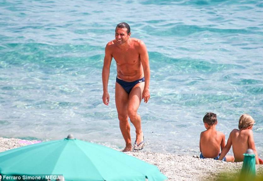 Конте "отпраздновал" свое увольнение из Челси на пляжах родной Италии