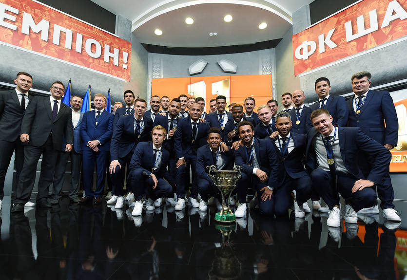 Шахтер наградили чемпионскими медалями Шахтер наградили чемпионскими медалями