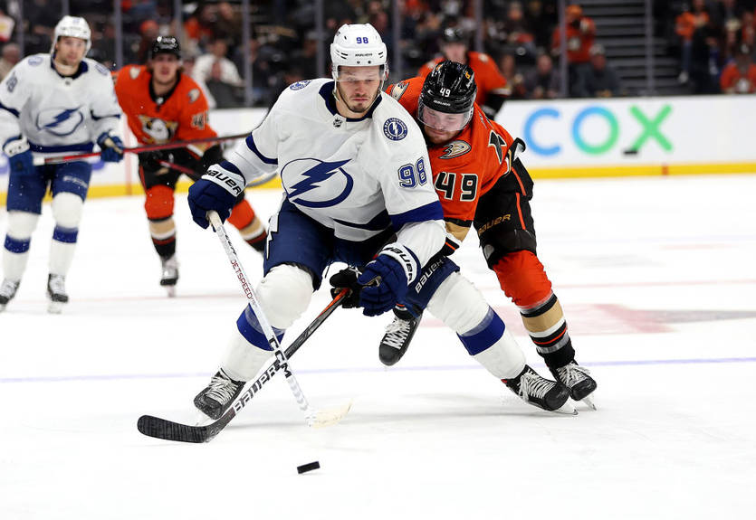 НХЛ: Рейнджерс крупно уступил Айлендерс, Тампа-Бэй дожала Анахайм