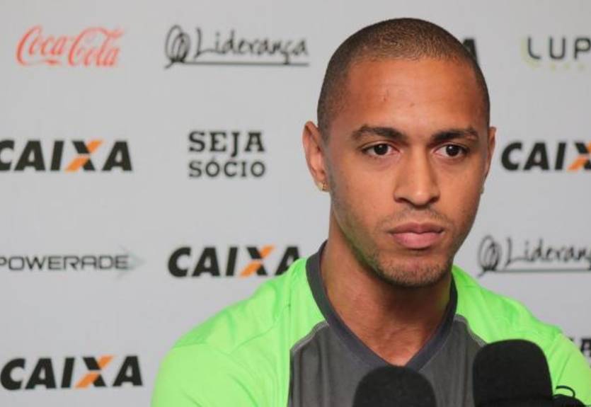 У Батшуайи нашелся последователь в Бразилии, вмазавший себе мячом в лицо