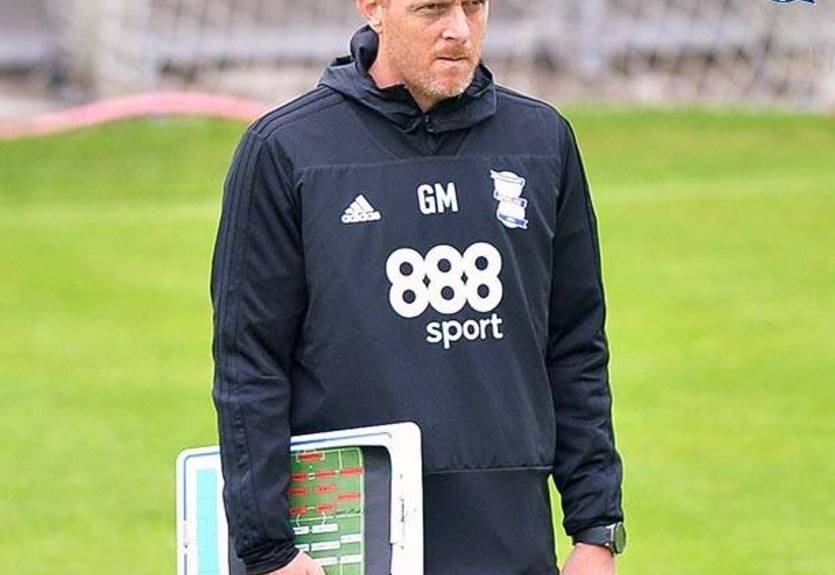 Фанат Бирмингема набил лицо главного тренера на ягодицы Фанат Бирмингема набил лицо главного тренера на ягодицы