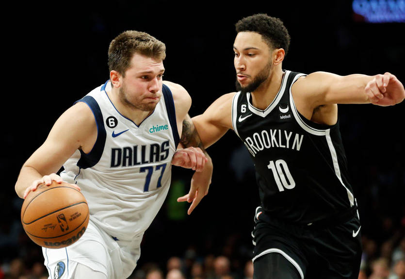 Болельщик бросил стакан в сторону Дончича прямо во время матча НБА