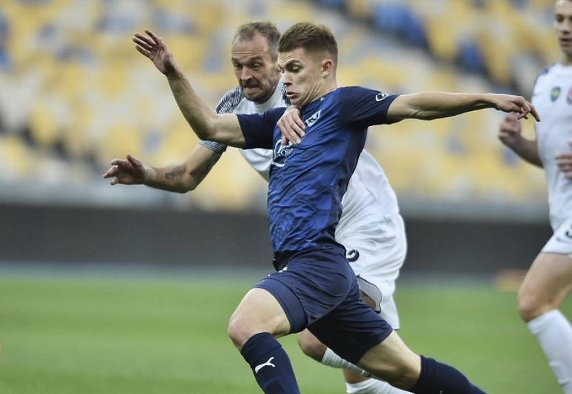 Заря на выезде разгромила Металлист 1925