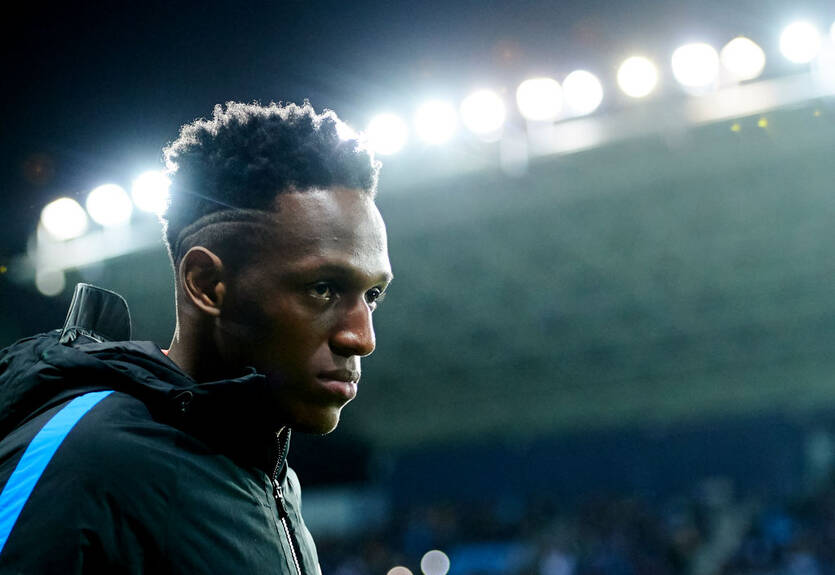 Йерри Мина удалил информацию, что он игрок Барселоны и подписался на МЮ Йерри Мина удалил информацию, что он игрок Барселоны и подписался на МЮ