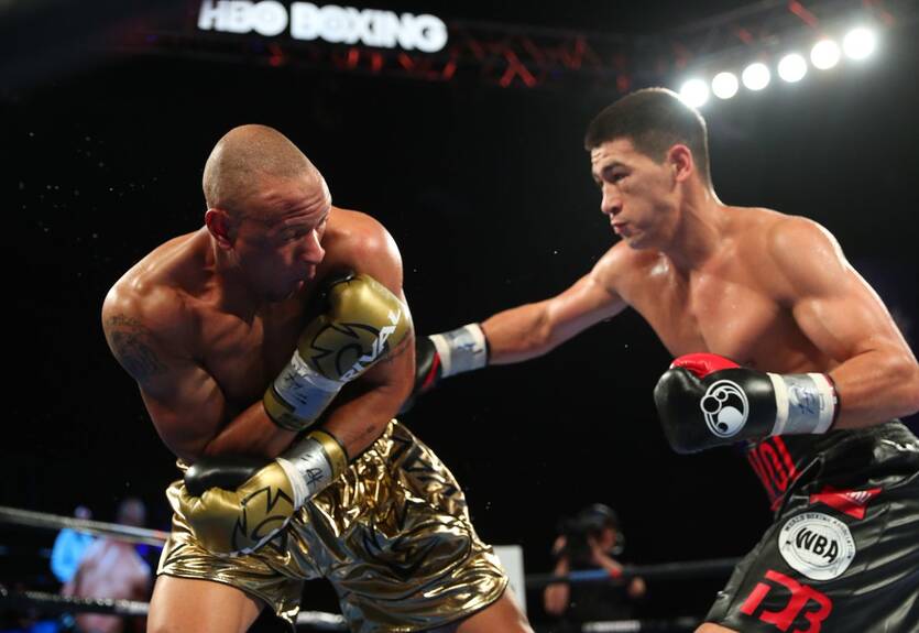 Бивол легко защитил титул в бою с Чилембой Бивол легко защитил титул в бою с Чилембой