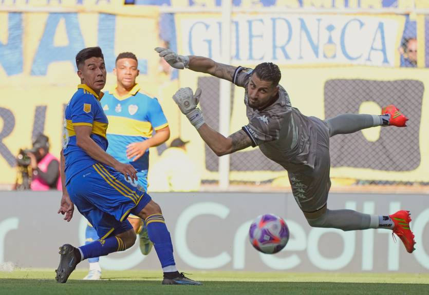 Расинг выиграл Трофей чемпионов Аргентины в матче с десятью удалениями