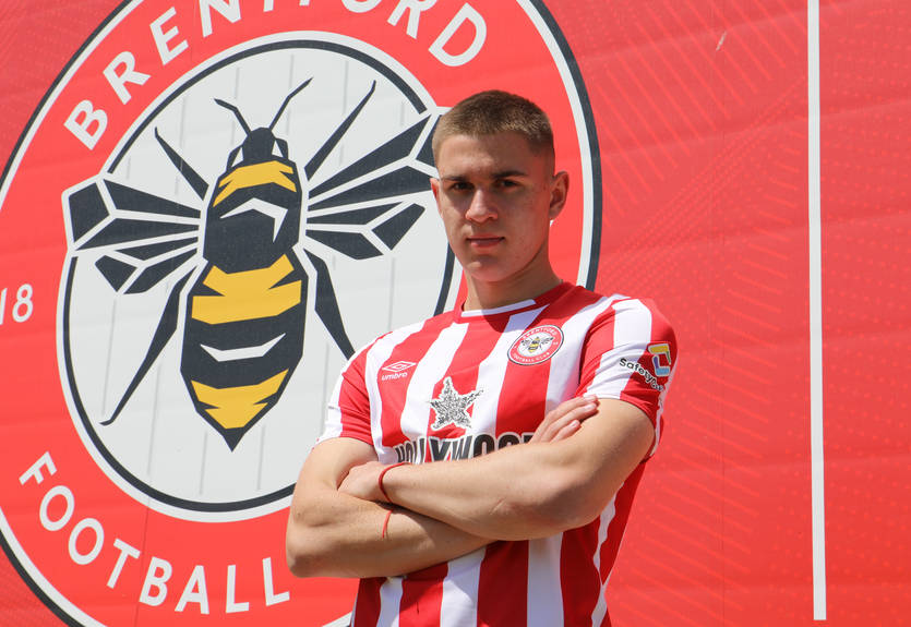 Ярмолюк дебютировал в составе Брентфорда, проиграв команде из четвертого дивизиона