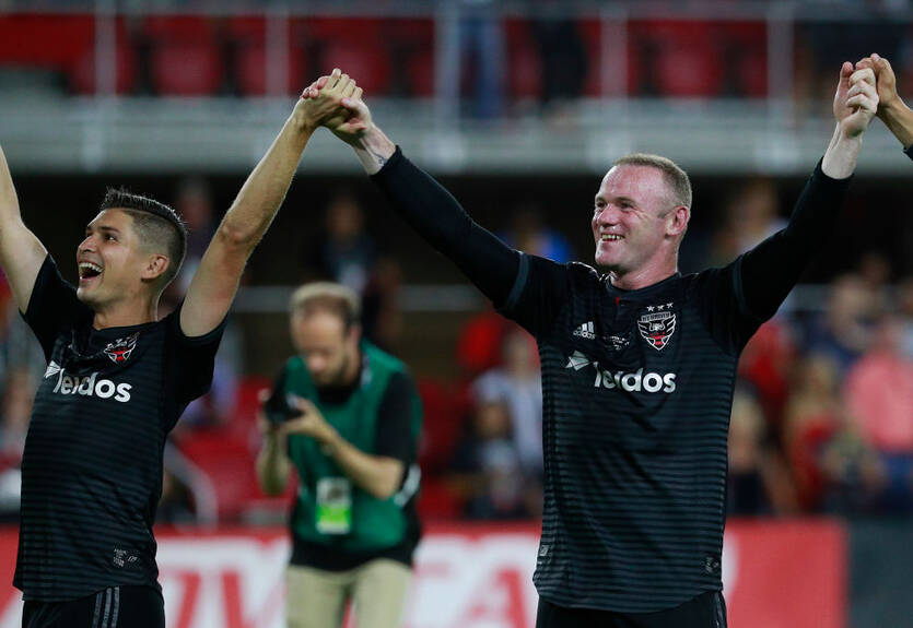 Руни в подкате спас ворота от гола и сделал голевую передачу