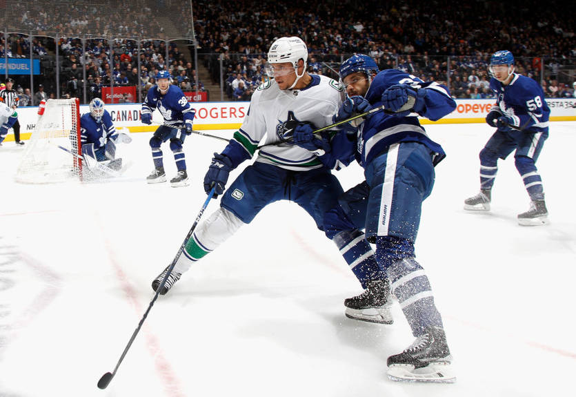 НХЛ: Торонто победил Ванкувер, Рейнджерс уступили Нэшвиллу