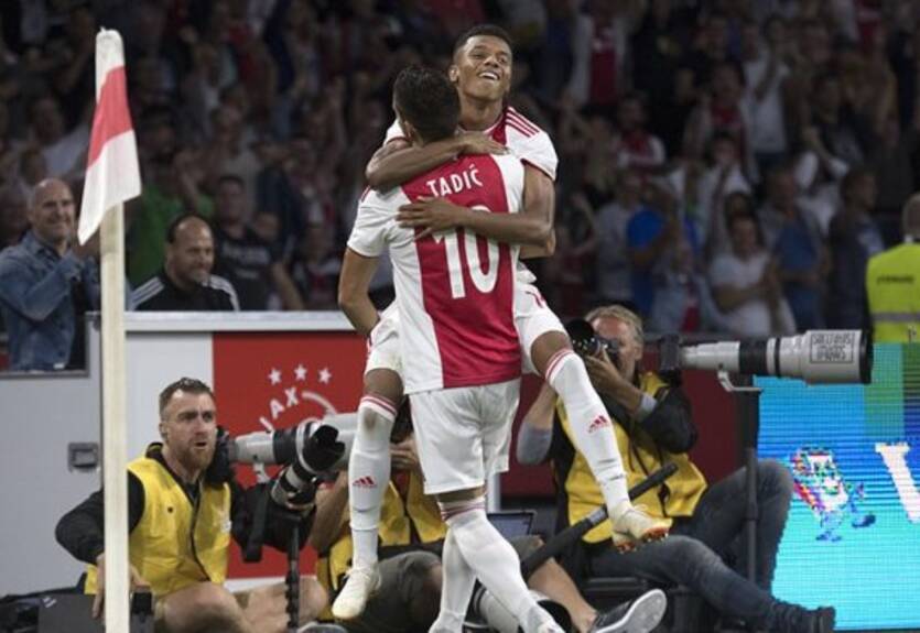 Аякс разгромил Стандард и стал соперником киевского Динамо Аякс разгромил Стандард и стал соперником киевского Динамо